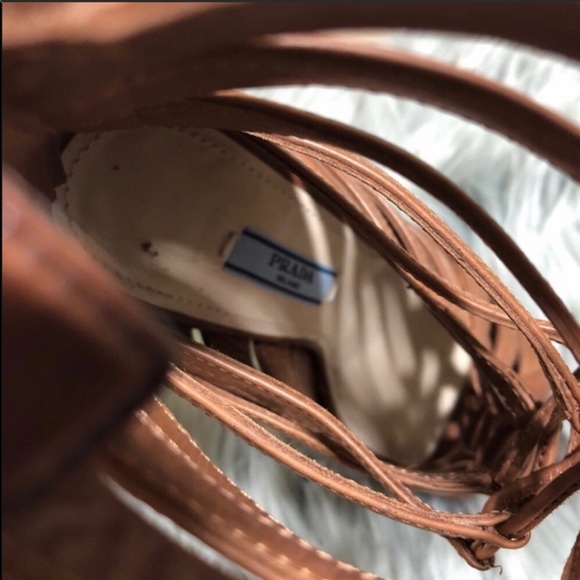 PRADA - Picture 7 of 10